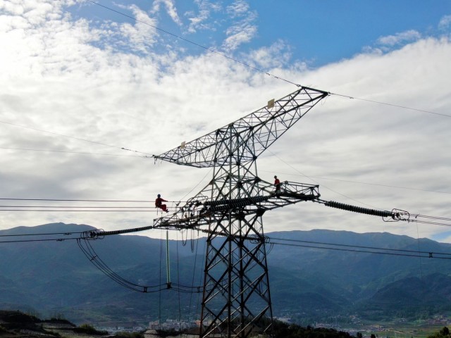 世界首臺(tái)套直流可控自恢復(fù)消能裝置工作完成